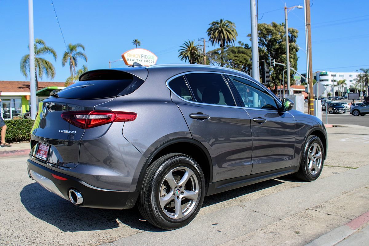 Used 2018 Alfa Romeo Stelvio AWD image 6