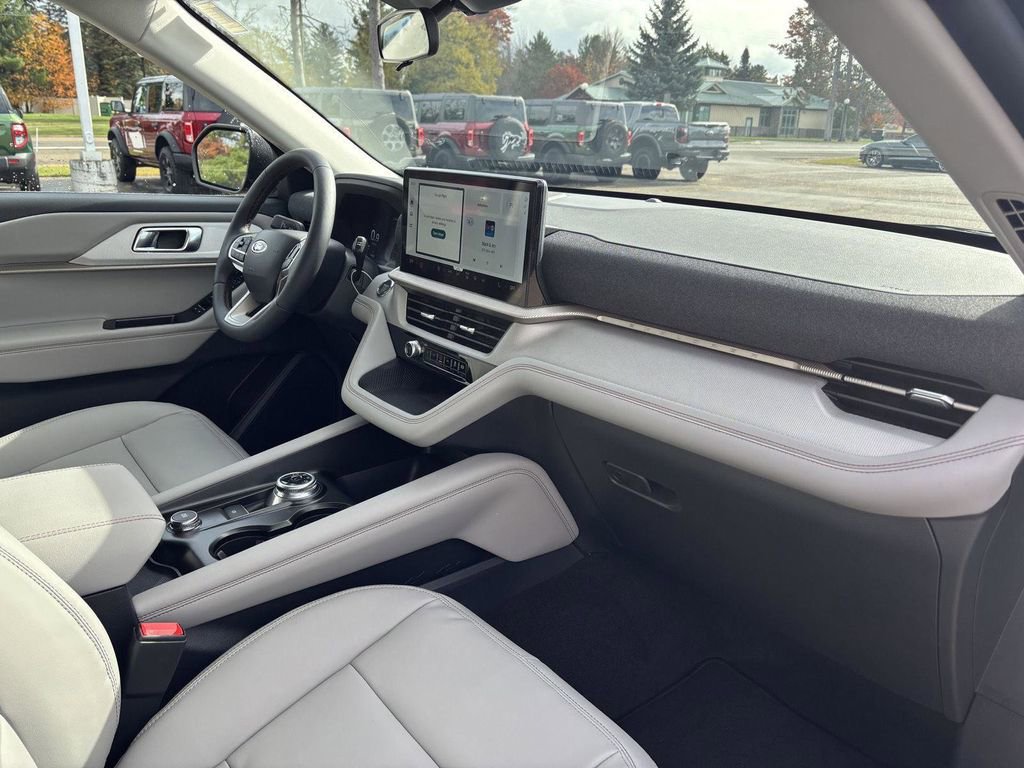 New 2026 Ford Explorer Active w/ Active Comfort Package image 18
