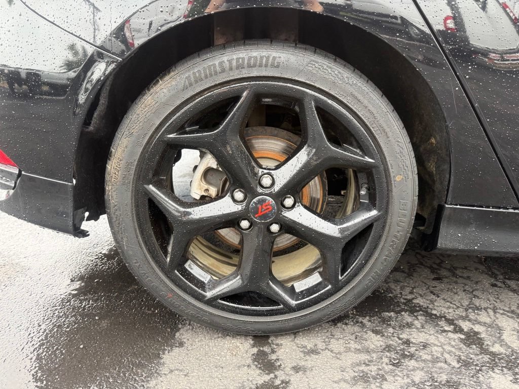 Used 2017 Ford Focus ST w/ Equipment Group 401A FWD image 43