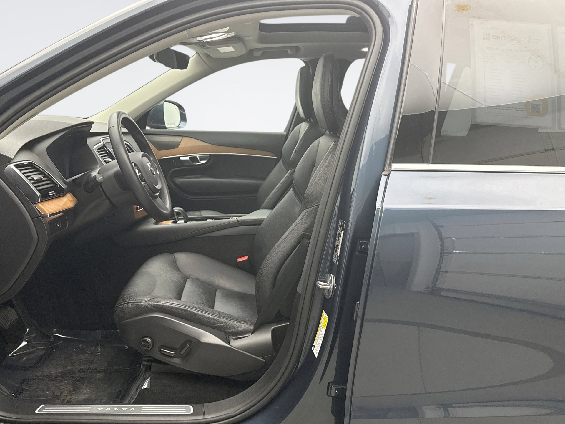 Used 2023 Volvo XC90 B6 Plus image 11