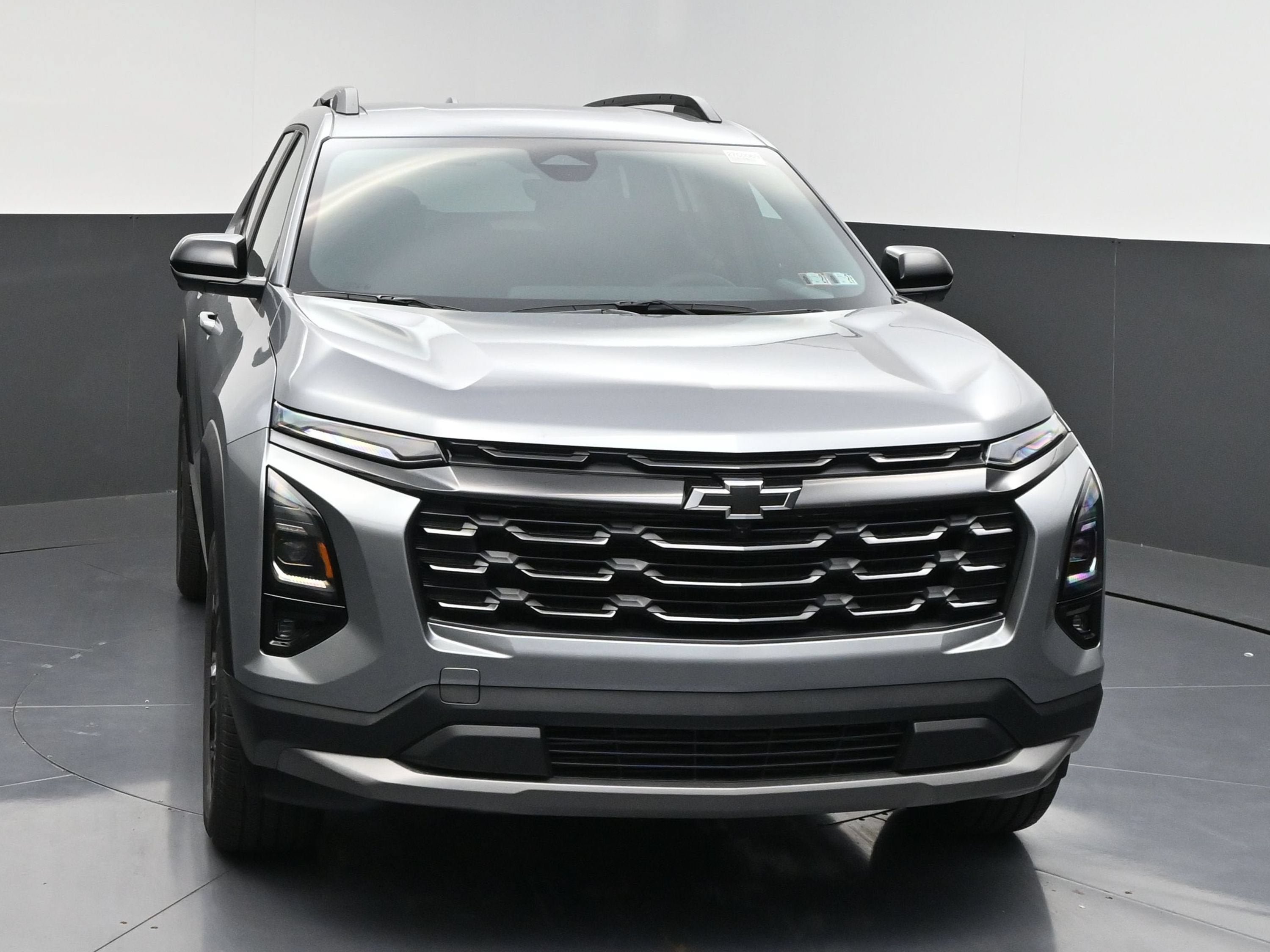 New 2027 Chevrolet Equinox LT w/ Convenience Package II FWD image 3