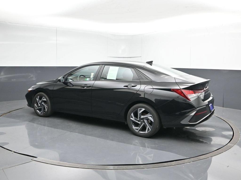 Certified 2025 Hyundai Elantra Sport FWD image 3
