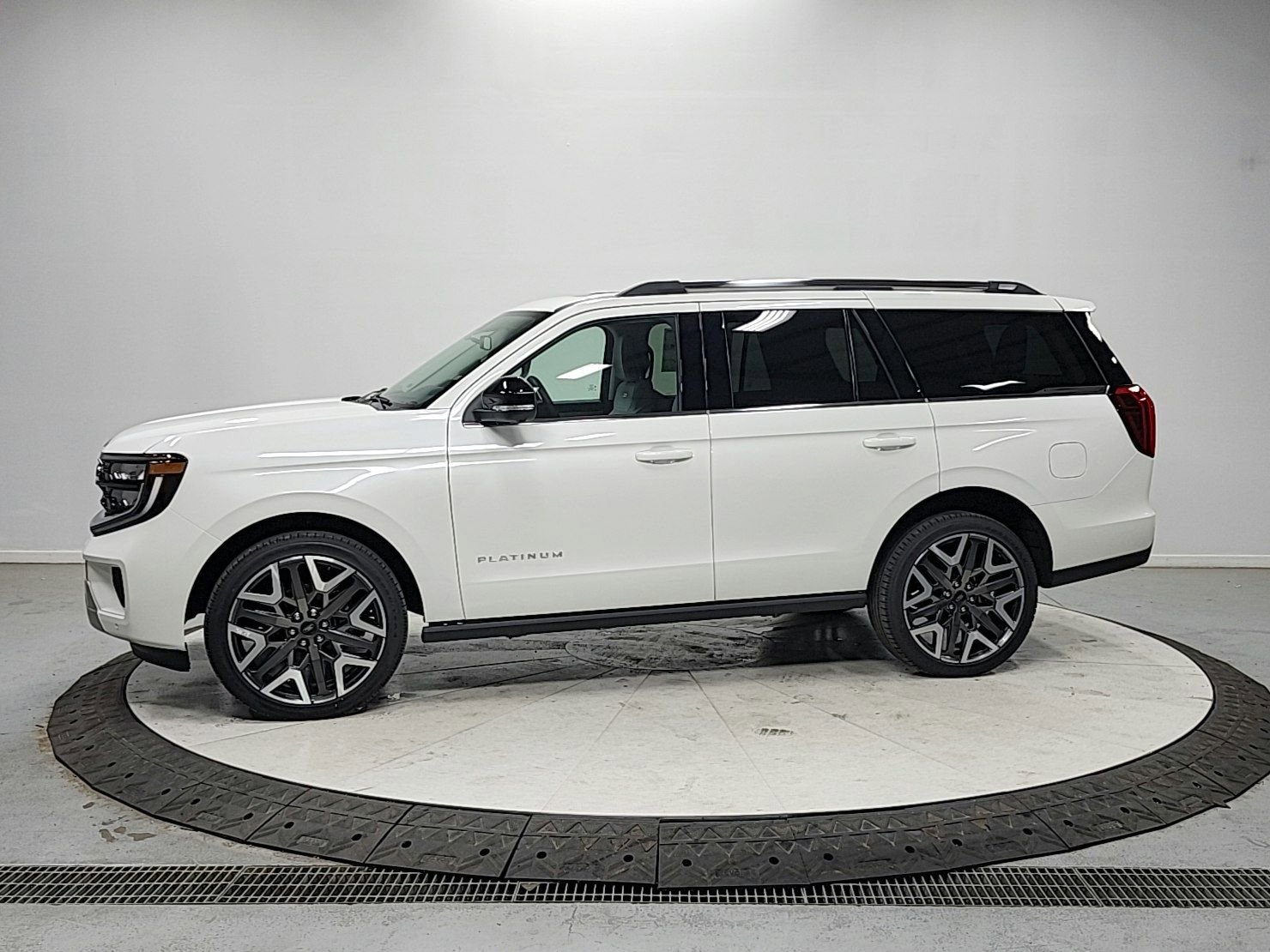 New 2026 Ford Expedition Platinum image 4