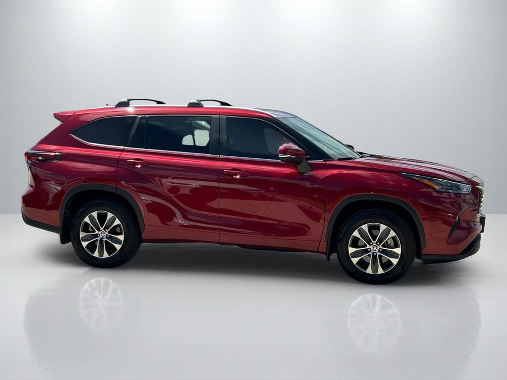 Certified 2026 Toyota Highlander XLE AWD/4WD image 4