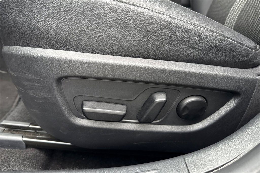 Used 2025 MAZDA CX-50 AWD 2.5 S w/ Preferred Package image 17