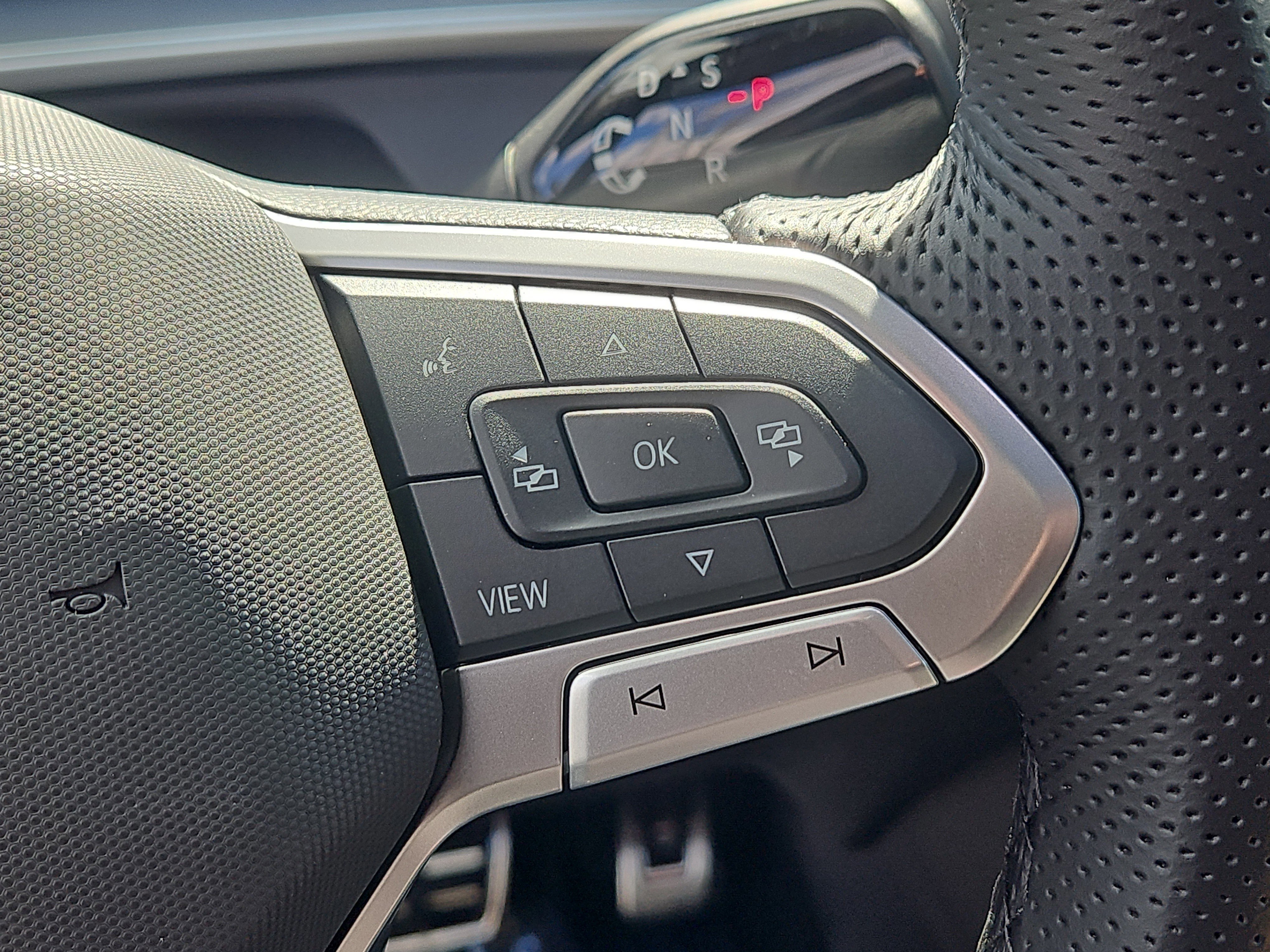 New 2026 Volkswagen Tiguan SE R-Line image 15