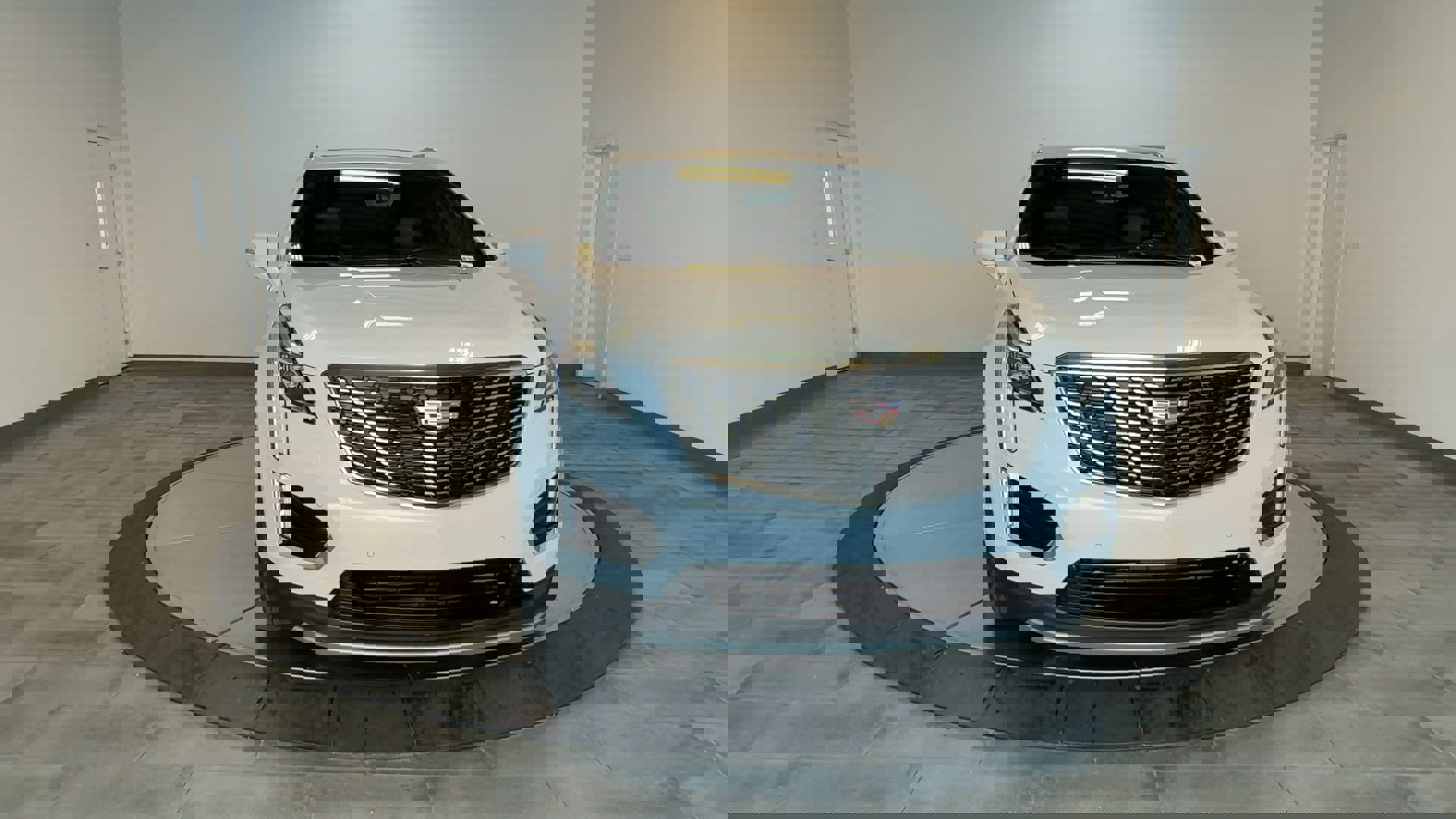 Used 2024 Cadillac XT5 Premium Luxury w/ Technology Package image 2