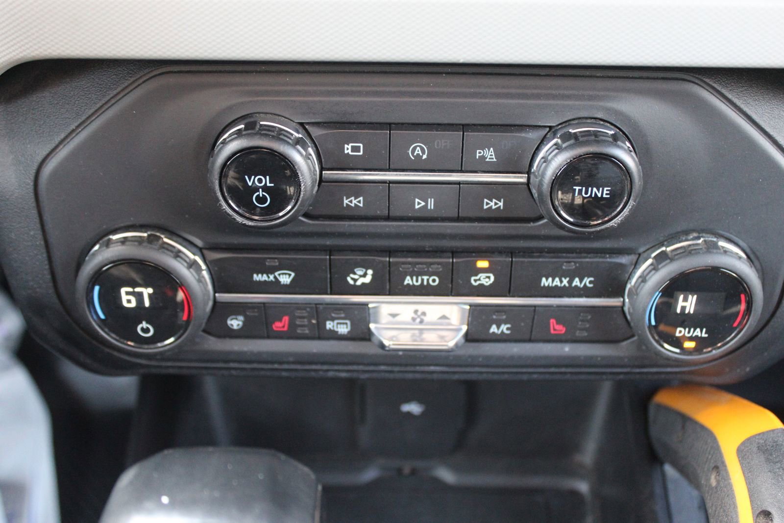 Used 2023 Ford Bronco Badlands image 36