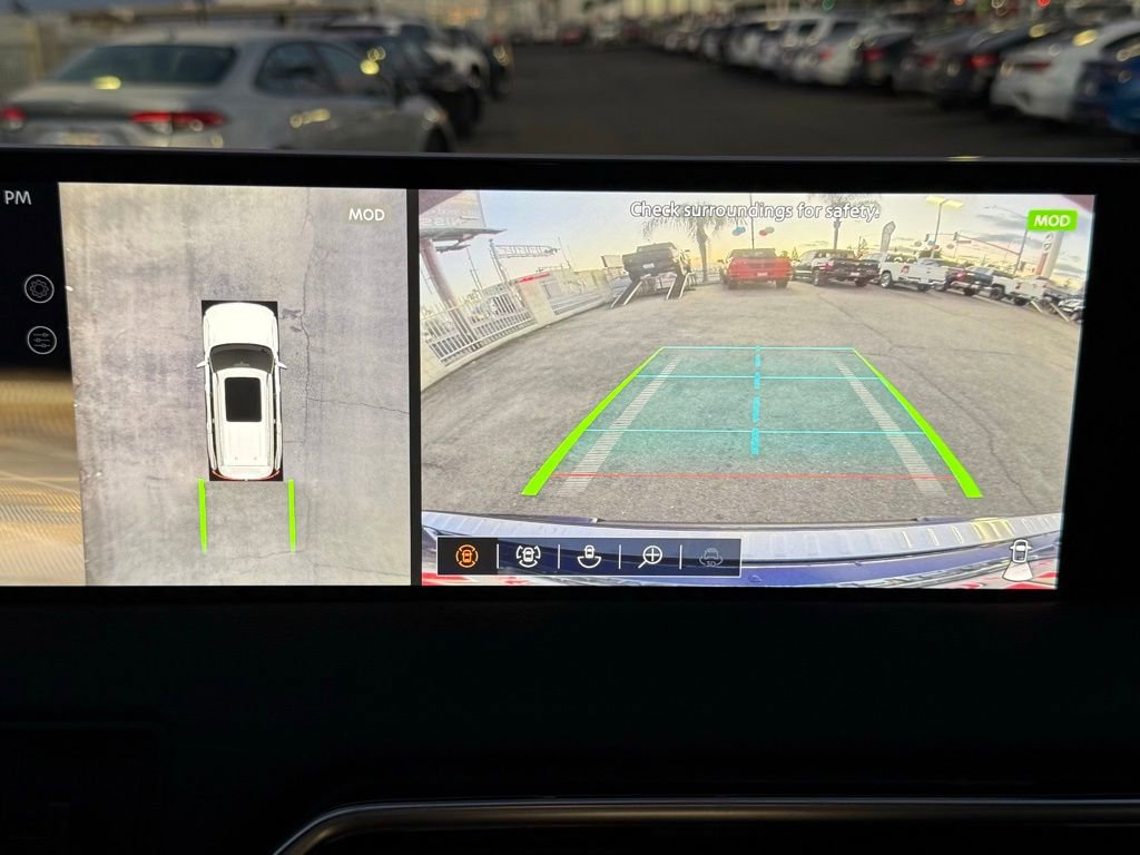 Certified 2025 Nissan Armada Platinum Reserve image 32