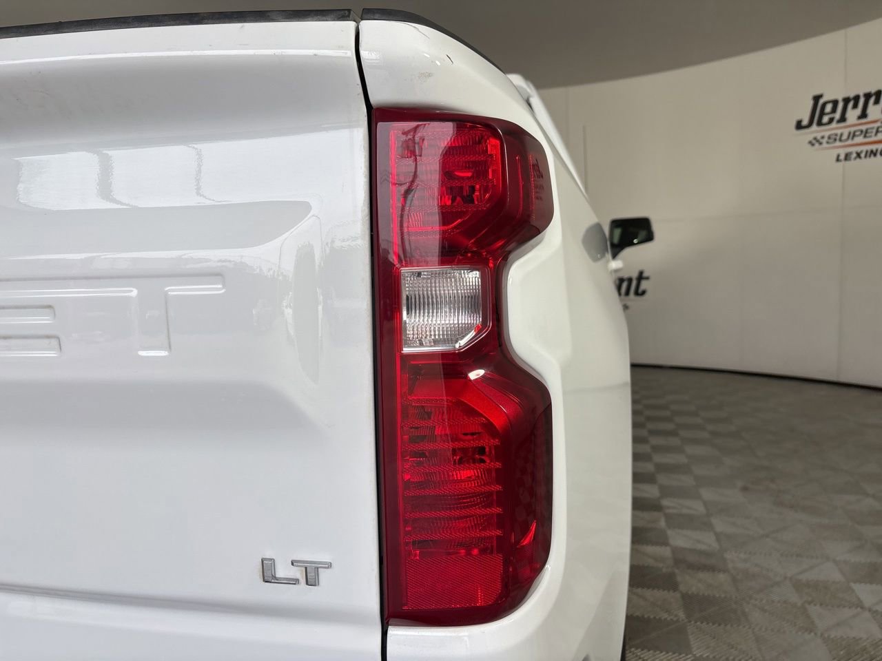 Used 2025 Chevrolet Silverado 1500 LT image 34