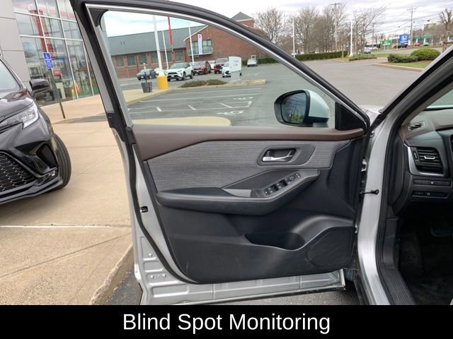 Used 2023 Nissan Rogue SV image 12