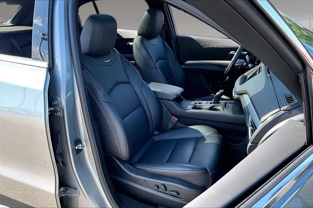 Used 2023 Cadillac XT4 Premium Luxury w/ Cold Weather Package AWD/4WD image 7