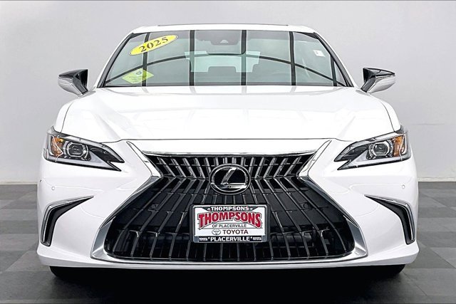 Used 2025 Lexus ES 300h w/ Premium Package image 2
