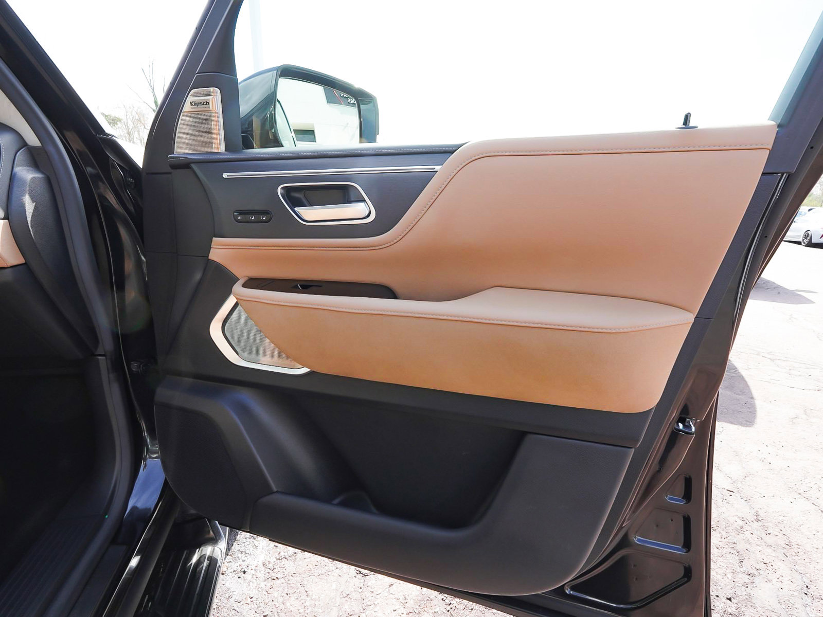 Used 2025 INFINITI QX80 Sensory AWD/4WD image 15