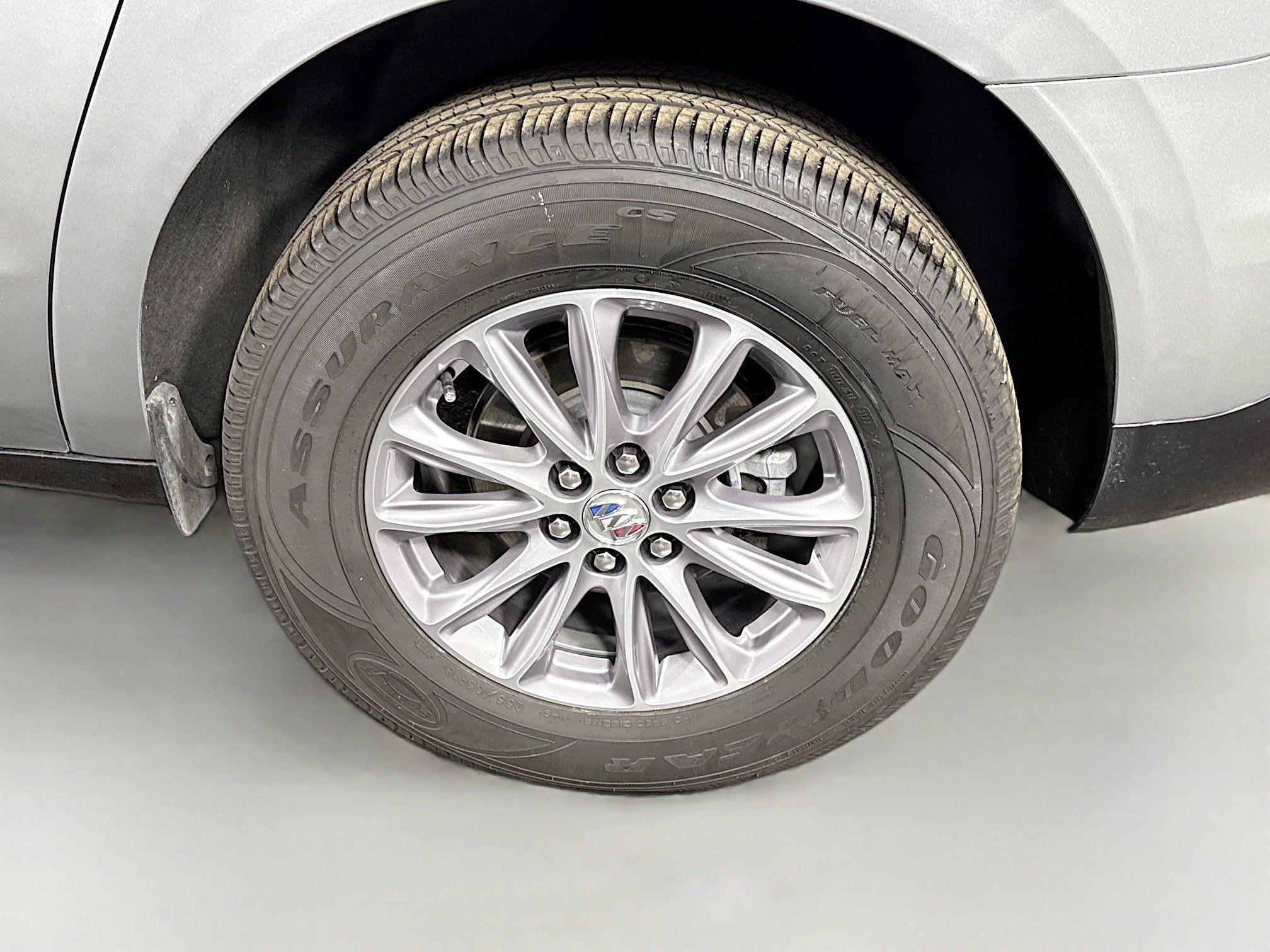 Used 2024 Buick Enclave Essence image 37