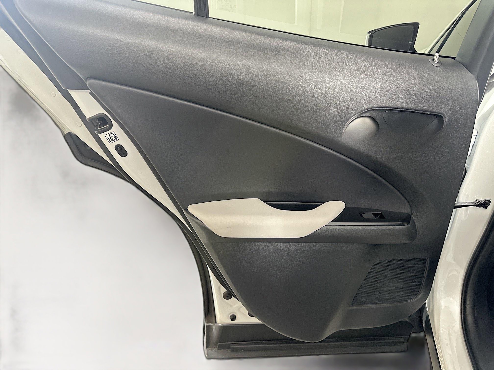 Used 2023 Lexus UX 250h FWD image 25