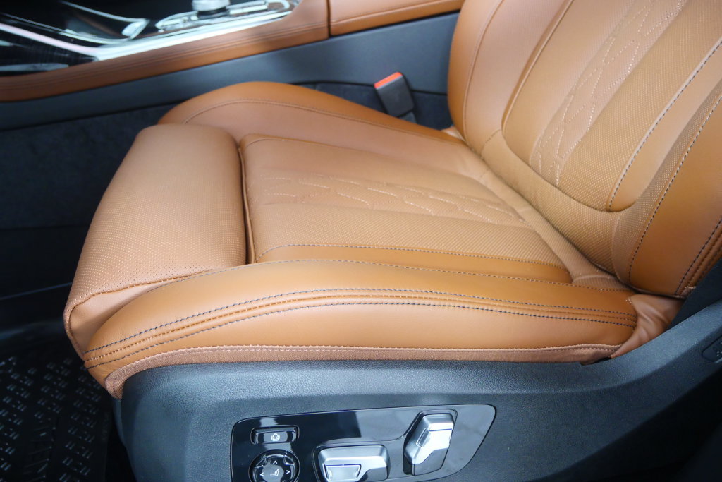 Used 2027 BMW X7 xDrive40i w/ Executive Package AWD/4WD image 9