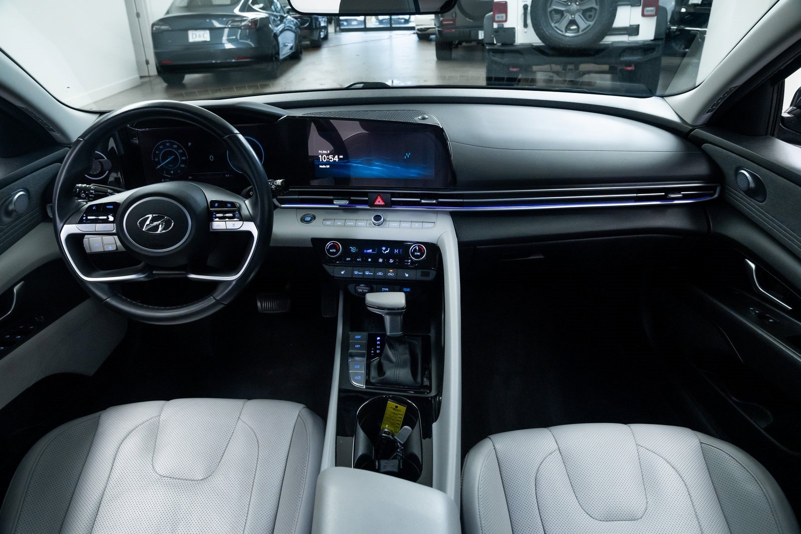 Used 2021 Hyundai Elantra Limited image 9