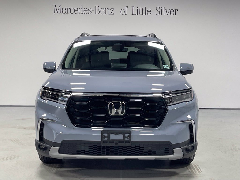 Used 2025 Honda Pilot Touring image 9