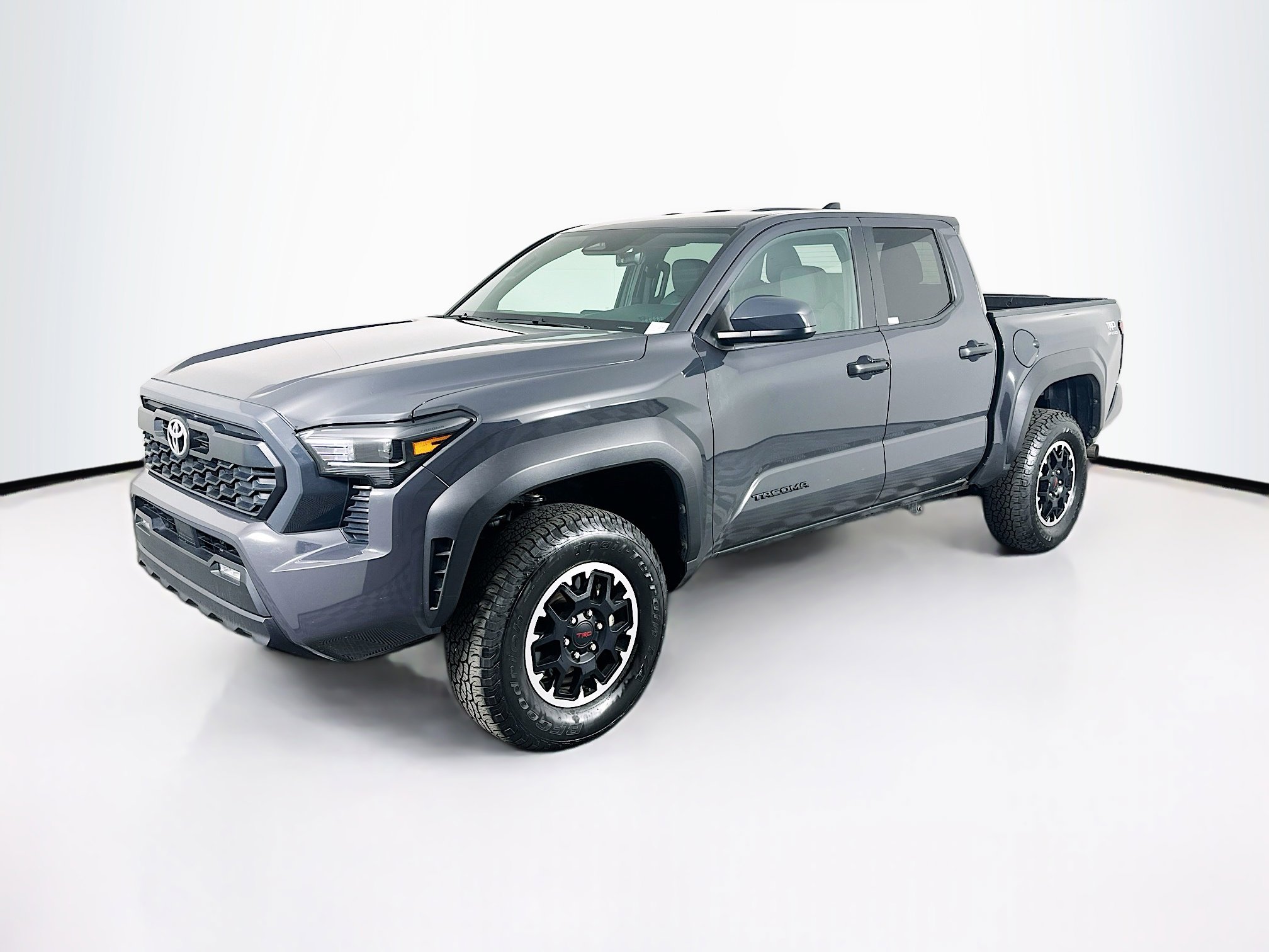 Used 2025 Toyota Tacoma TRD Off-Road image 3