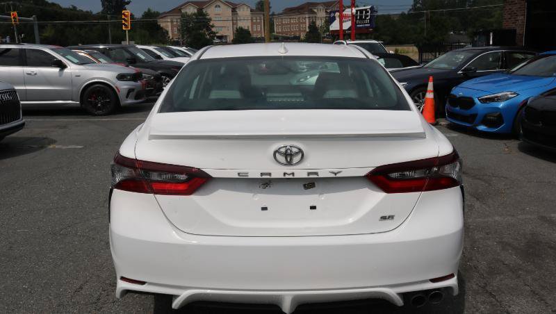 Used 2022 Toyota Camry SE FWD image 4