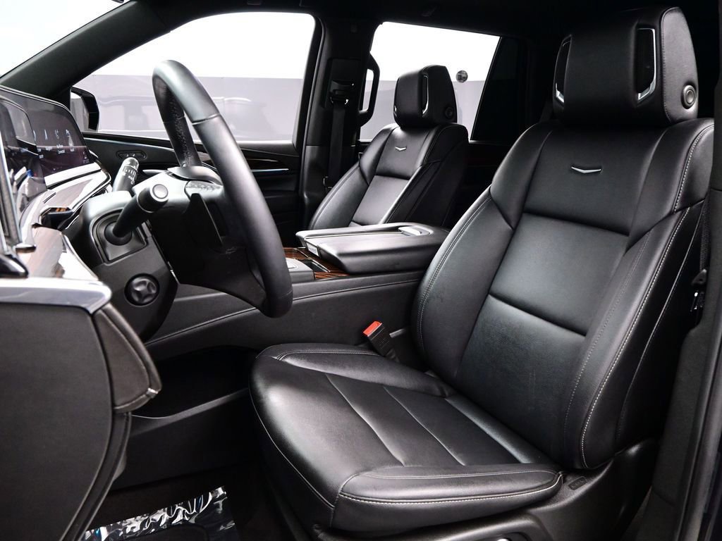 Used 2024 Cadillac Escalade Luxury RWD image 9