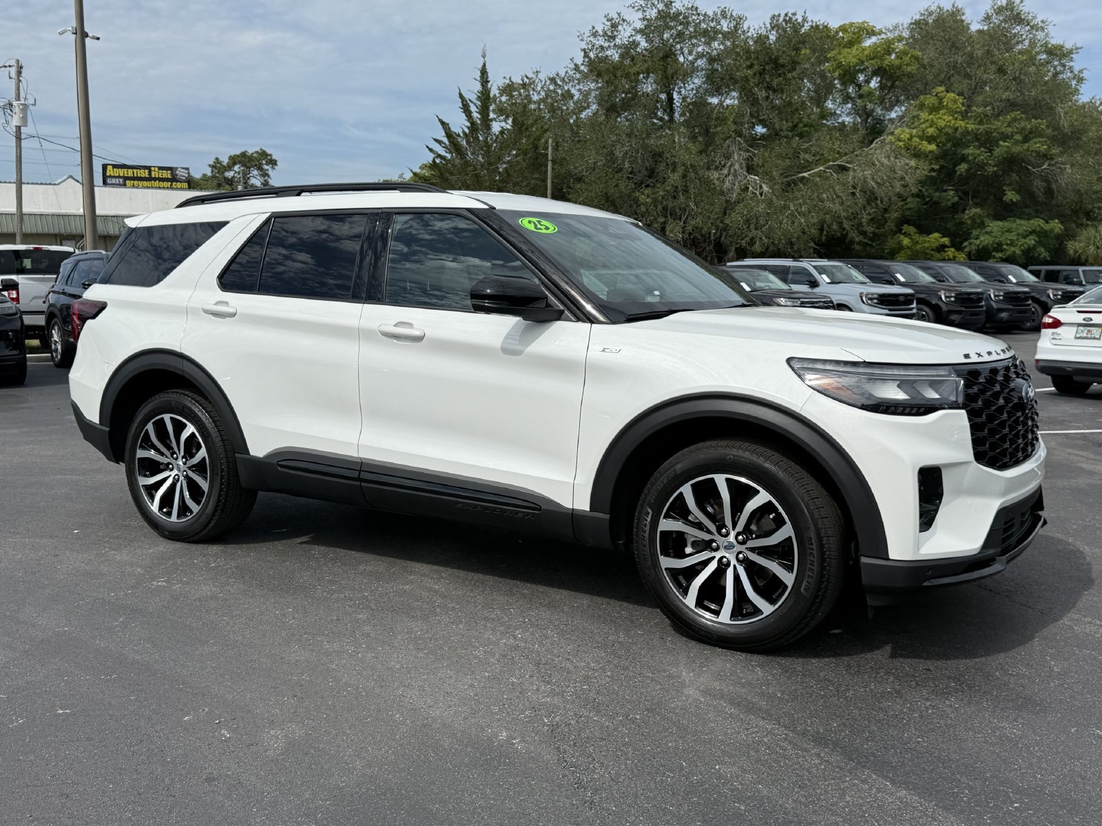 Certified 2025 Ford Explorer ST-Line AWD/4WD image 2