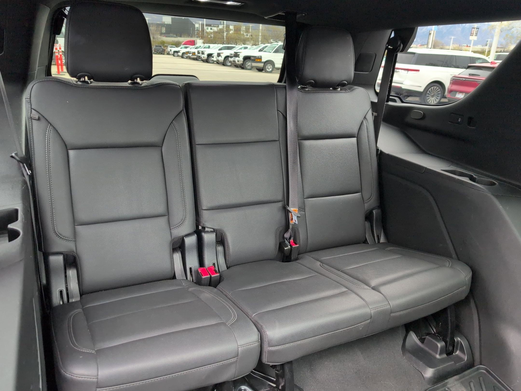 Used 2022 Chevrolet Tahoe Z71 w/ Luxury Package AWD/4WD image 35