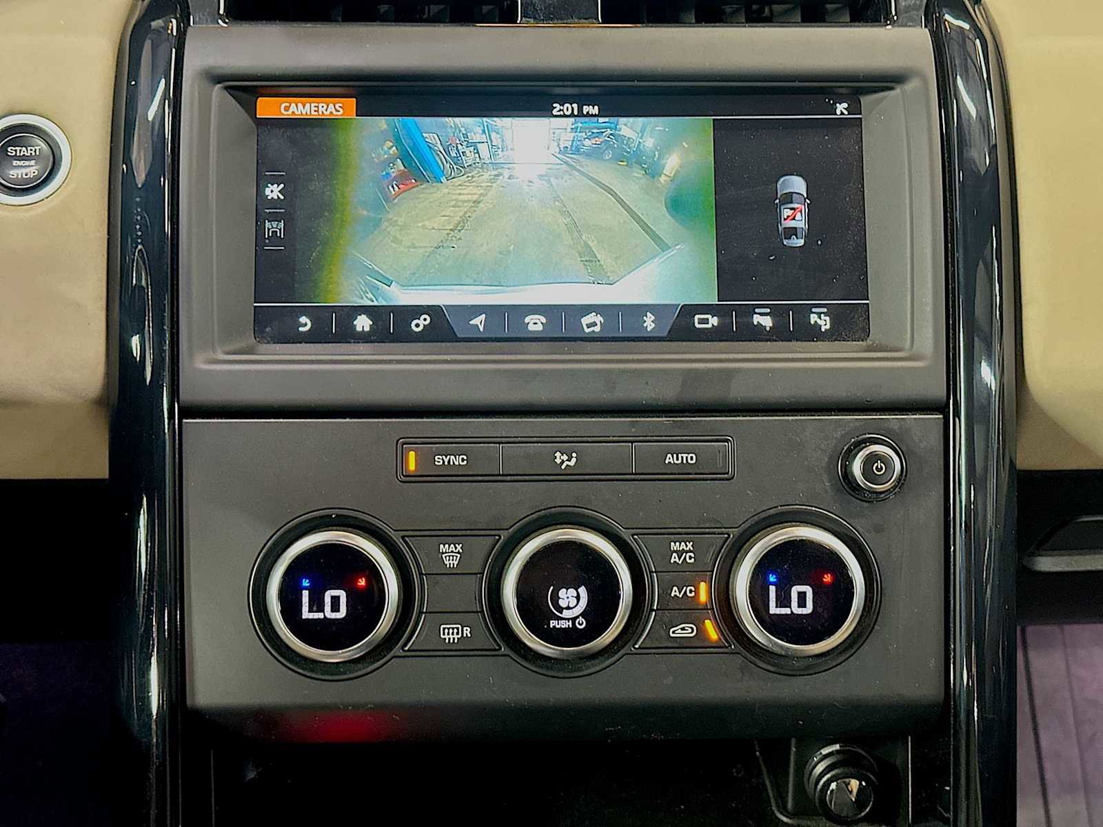 Used 2018 Land Rover Discovery SE image 21