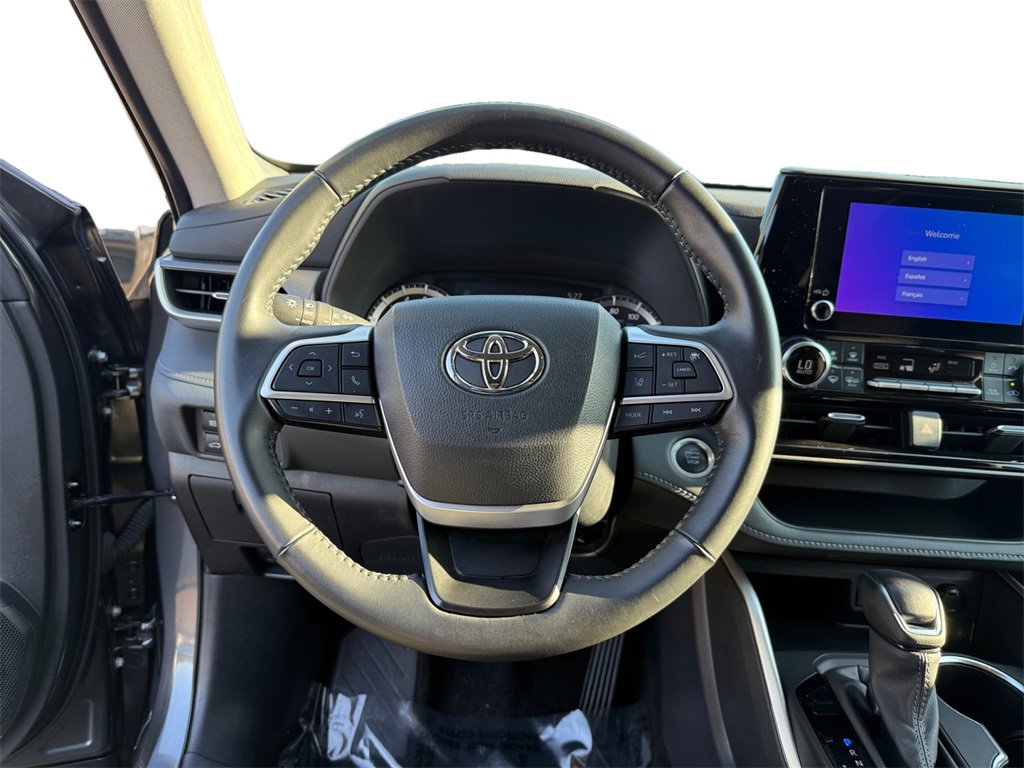Used 2024 Toyota Highlander LE image 12
