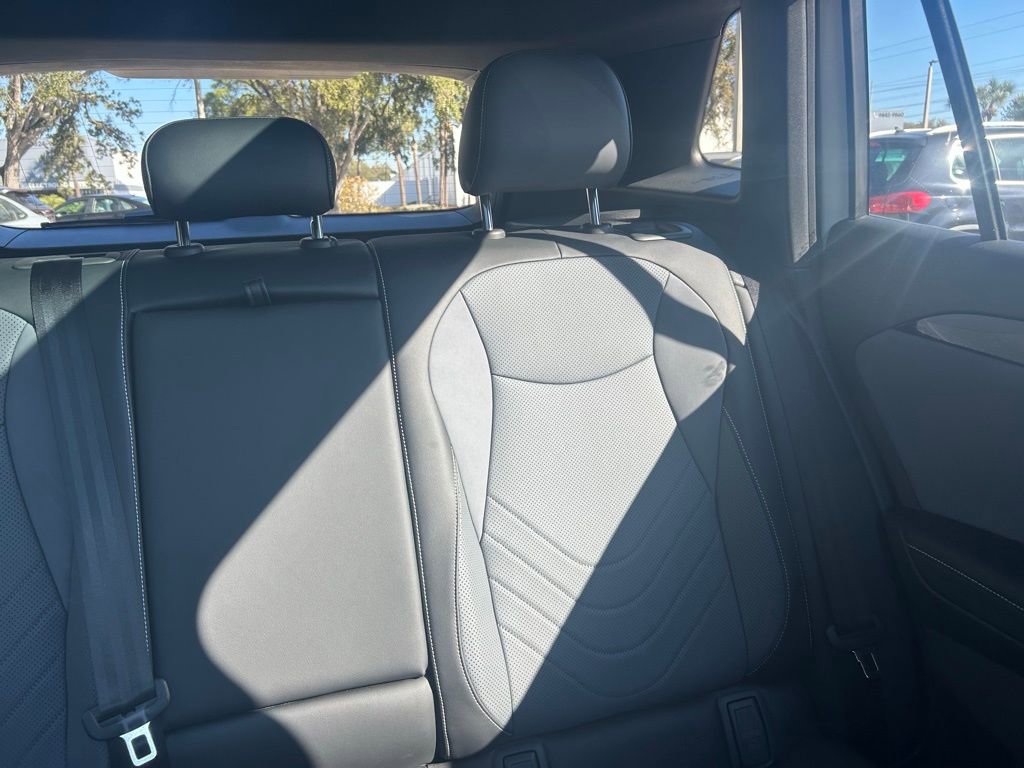 Certified 2025 Volkswagen Tiguan SE R-Line image 14