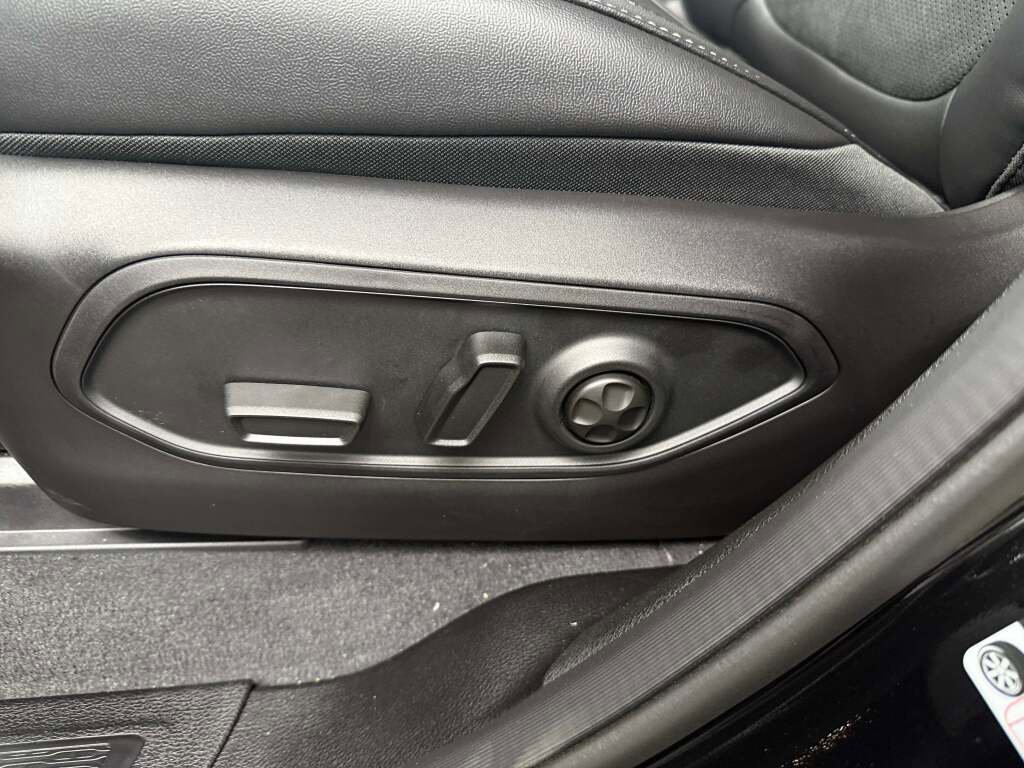 New 2025 Jeep Grand Cherokee L Laredo image 26