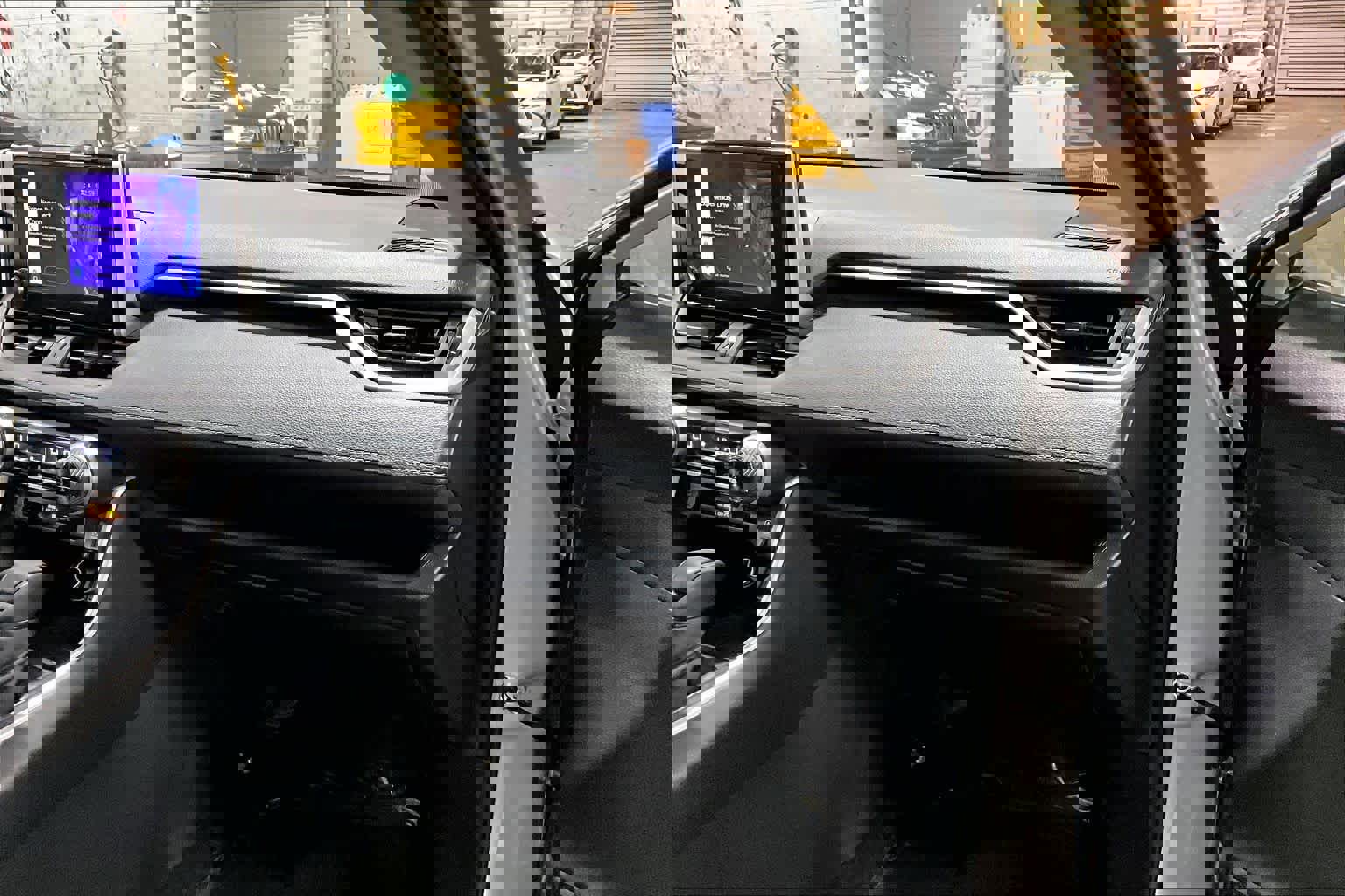 Used 2025 Toyota RAV4 XLE AWD/4WD image 19