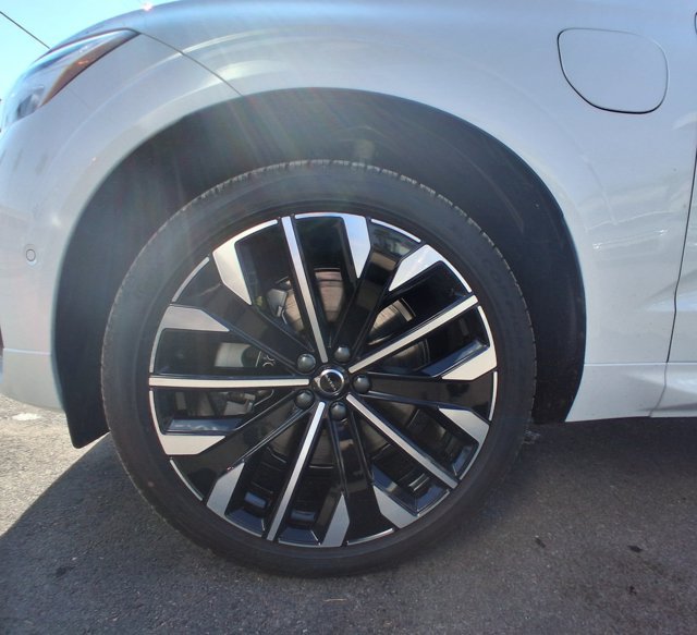 New 2026 Volvo XC60 T8 Ultra w/ Protection Package Premier AWD/4WD image 19