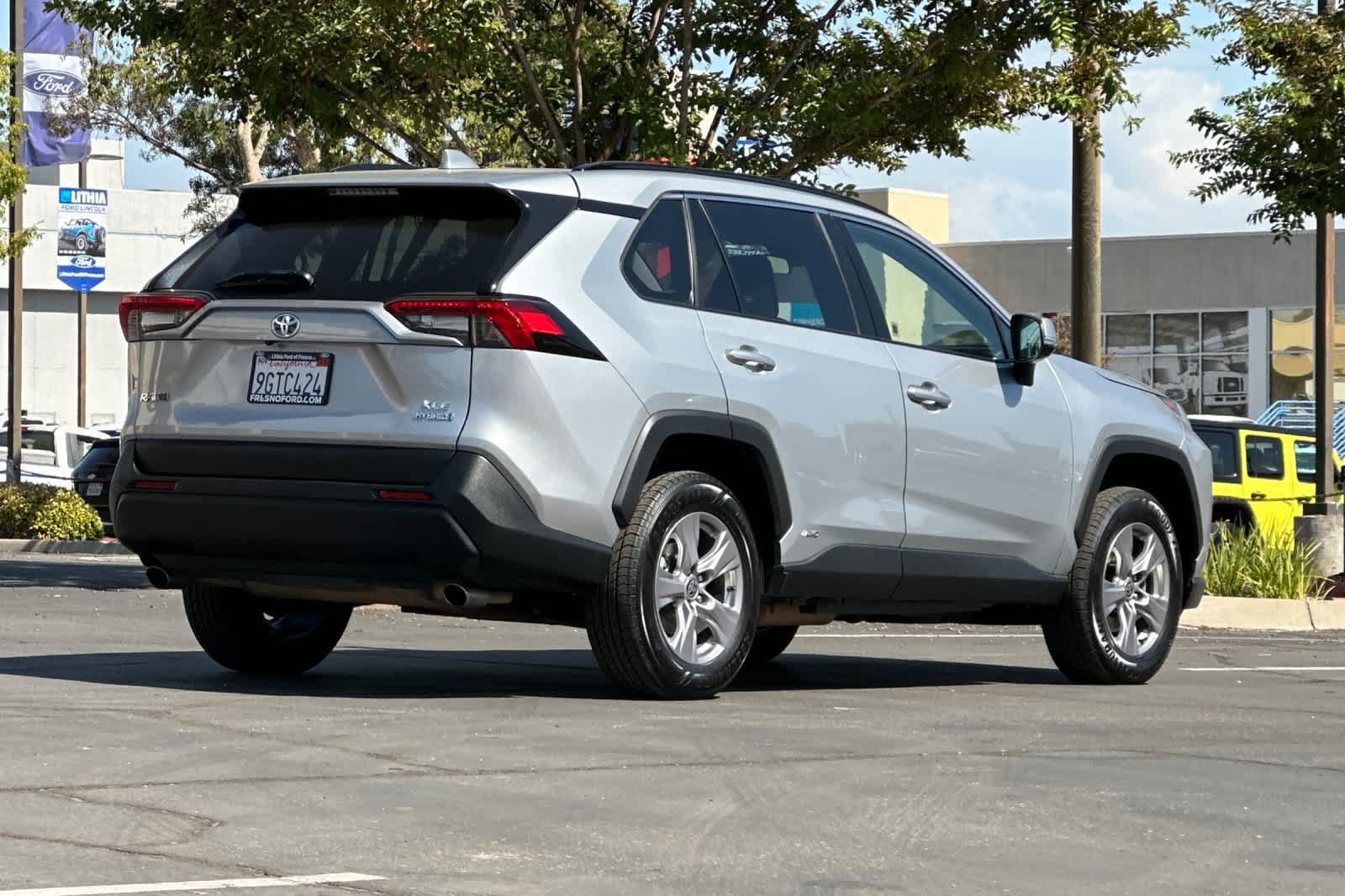 Used 2023 Toyota RAV4 XLE AWD/4WD image 2