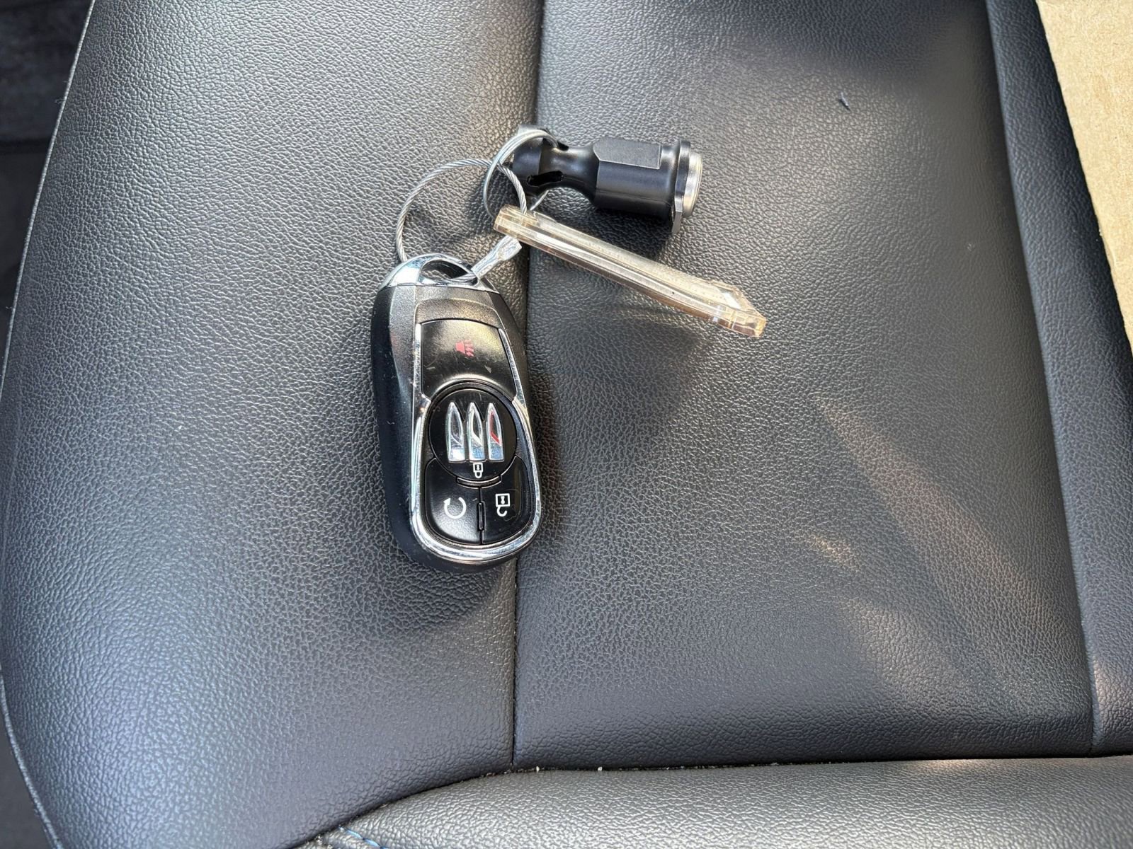 Used 2025 Buick Envista Sport Touring image 23