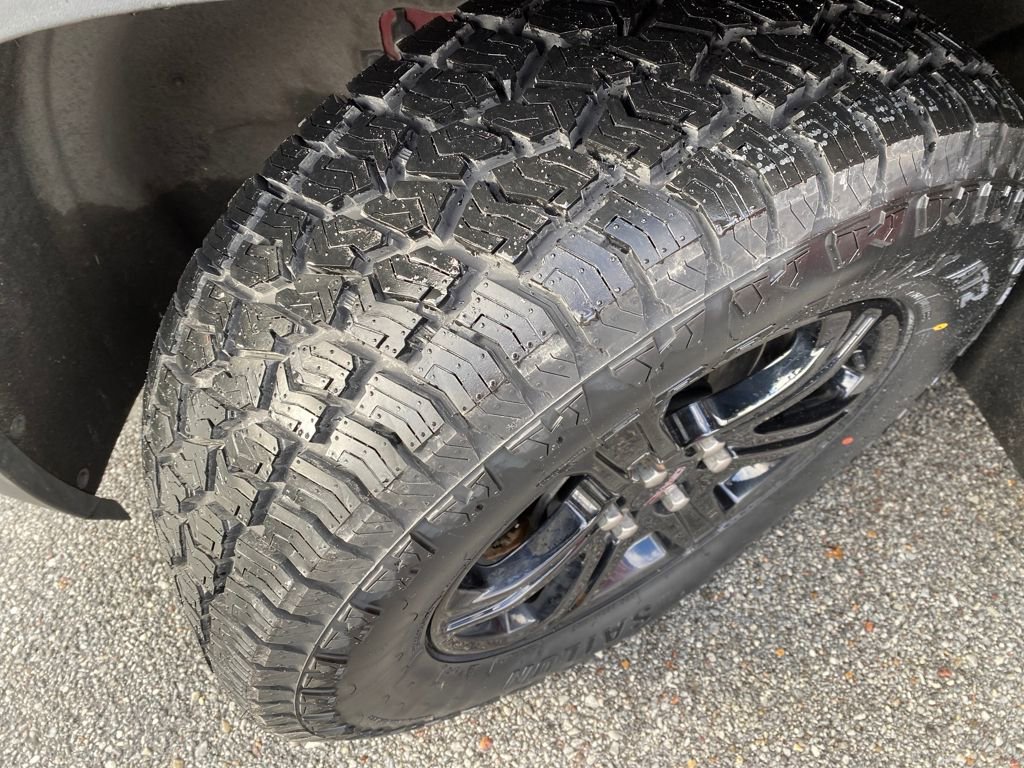 Used 2023 GMC Acadia AT4 w/ Technology Package image 42