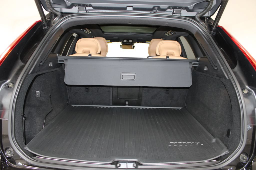 Used 2023 Volvo XC60 B6 Ultimate w/ Climate Package AWD/4WD image 9