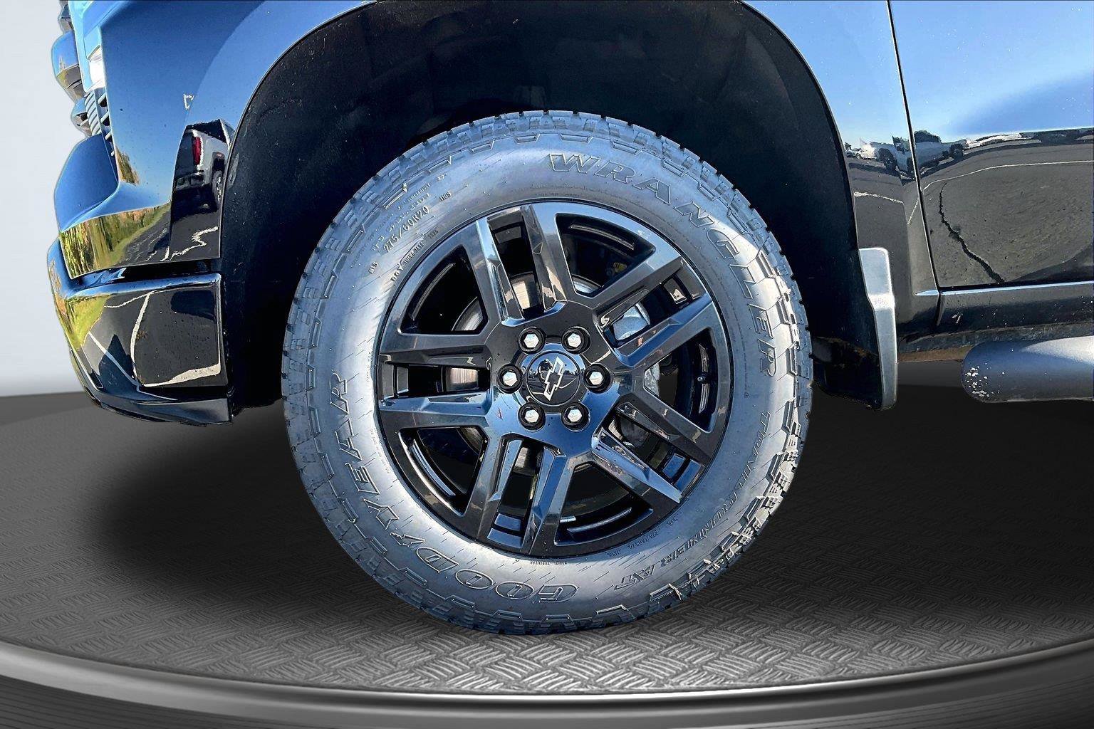 Used 2024 Chevrolet Silverado 1500 LT Trail Boss w/ Convenience Package II AWD/4WD image 10