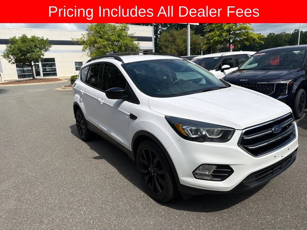 Used 2017 Ford Escape SE w/ SE Sport Appearance Package AWD/4WD image 1