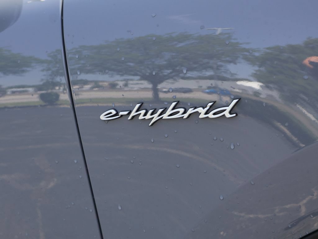 New 2026 Porsche Cayenne E-Hybrid Coupe AWD/4WD image 15