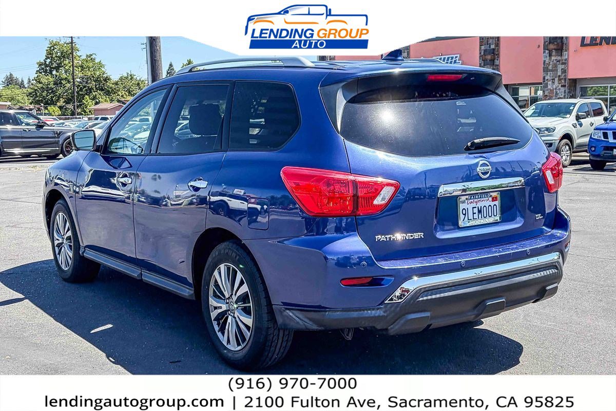 Used 2019 Nissan Pathfinder SL FWD image 2