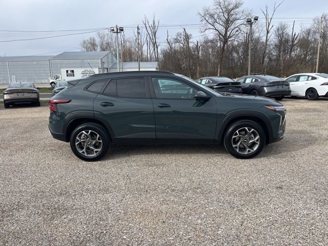 Used 2025 Chevrolet Trax LT image 3