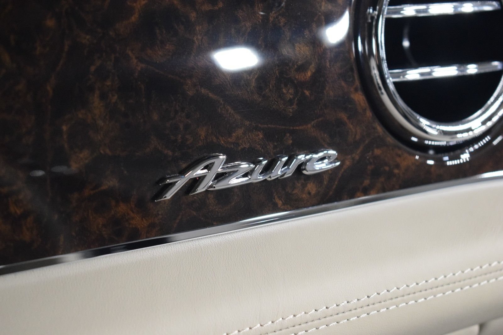 New 2025 Bentley Bentayga AWD/4WD image 28