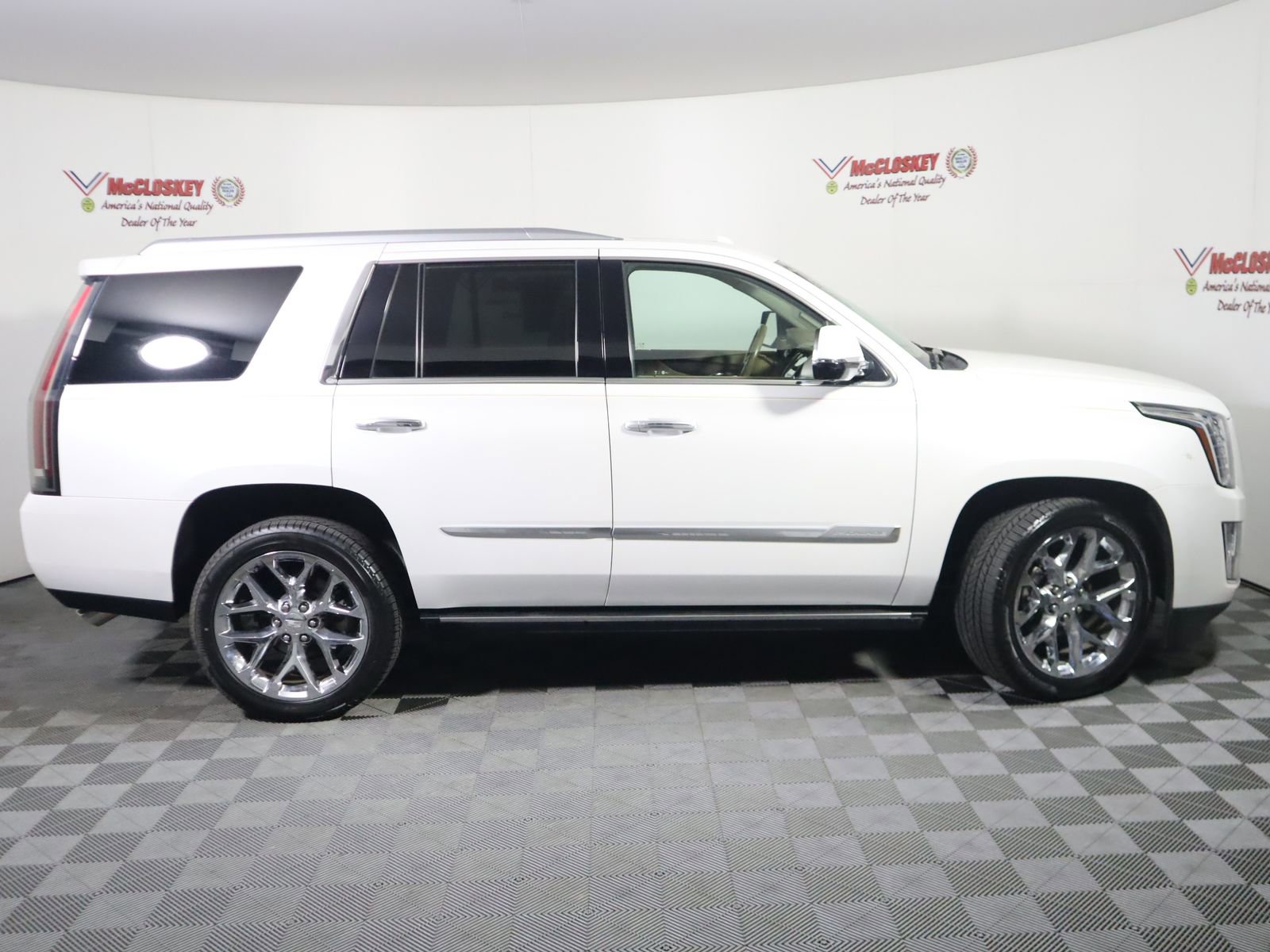 Used 2016 Cadillac Escalade Platinum AWD/4WD image 3