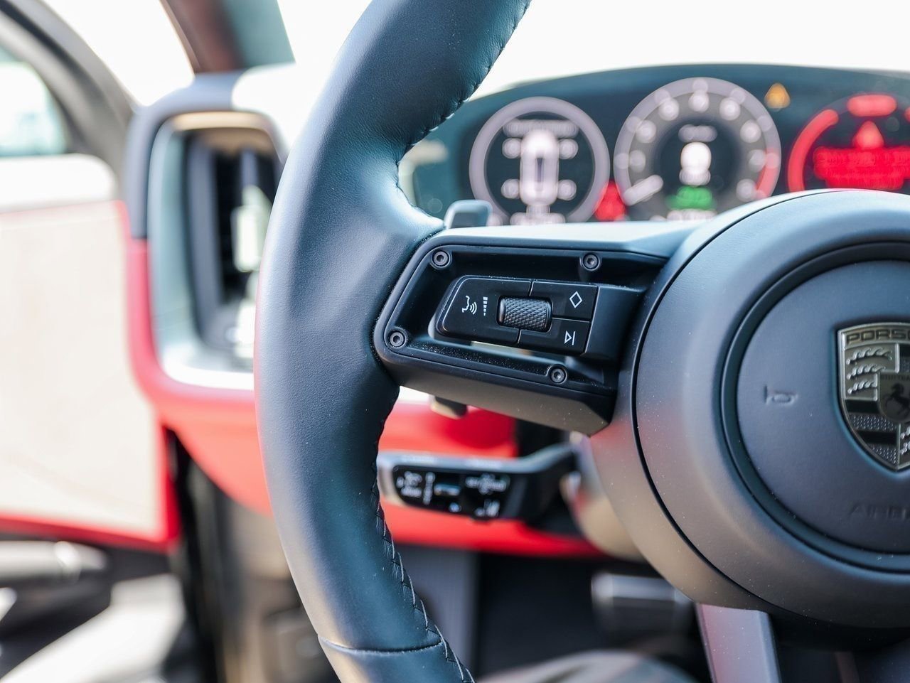 Certified 2025 Porsche Cayenne Turbo image 17