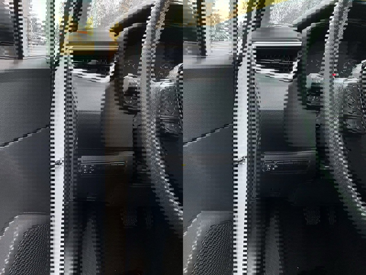 Used 2025 Toyota Corolla LE image 23