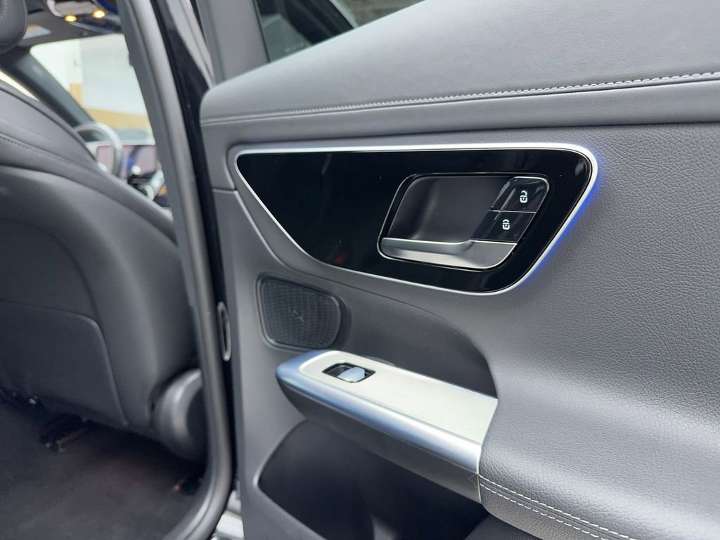 Used 2024 Mercedes-Benz GLC 300 4MATIC image 40