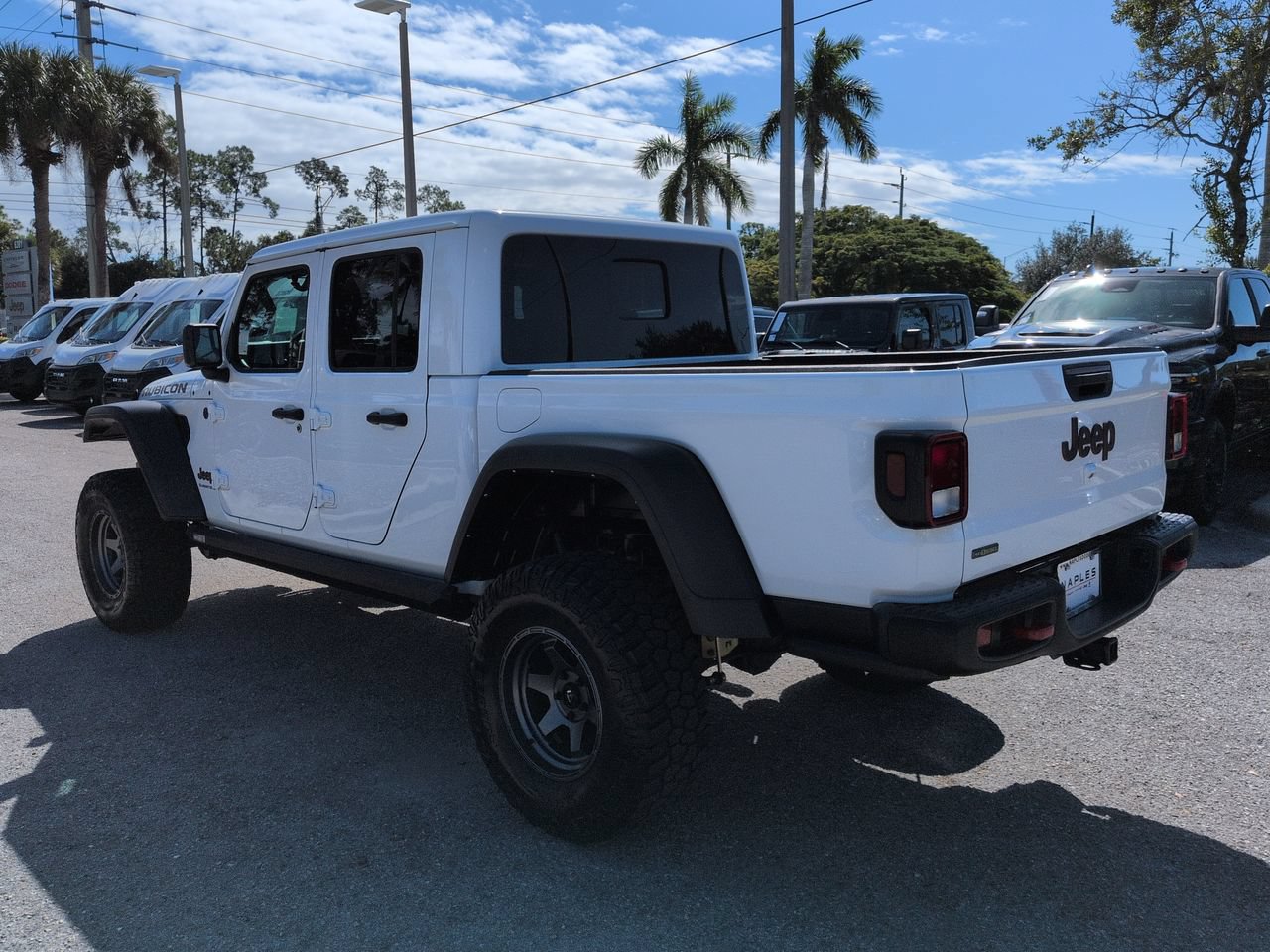 Used 2023 Jeep Gladiator Rubicon w/ Trailer Tow Package AWD/4WD image 7