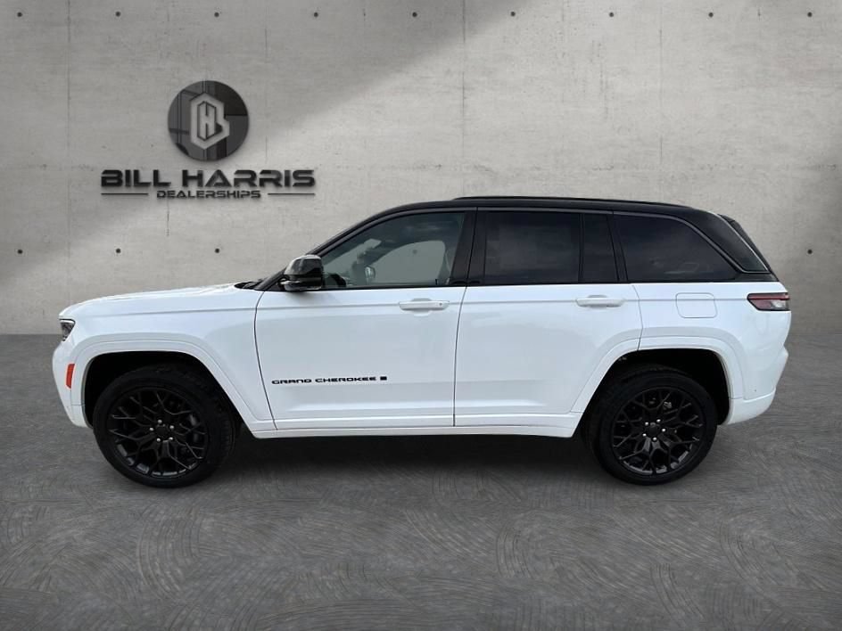 New 2026 Jeep Grand Cherokee Summit w/ Obsidian Package AWD/4WD image 10